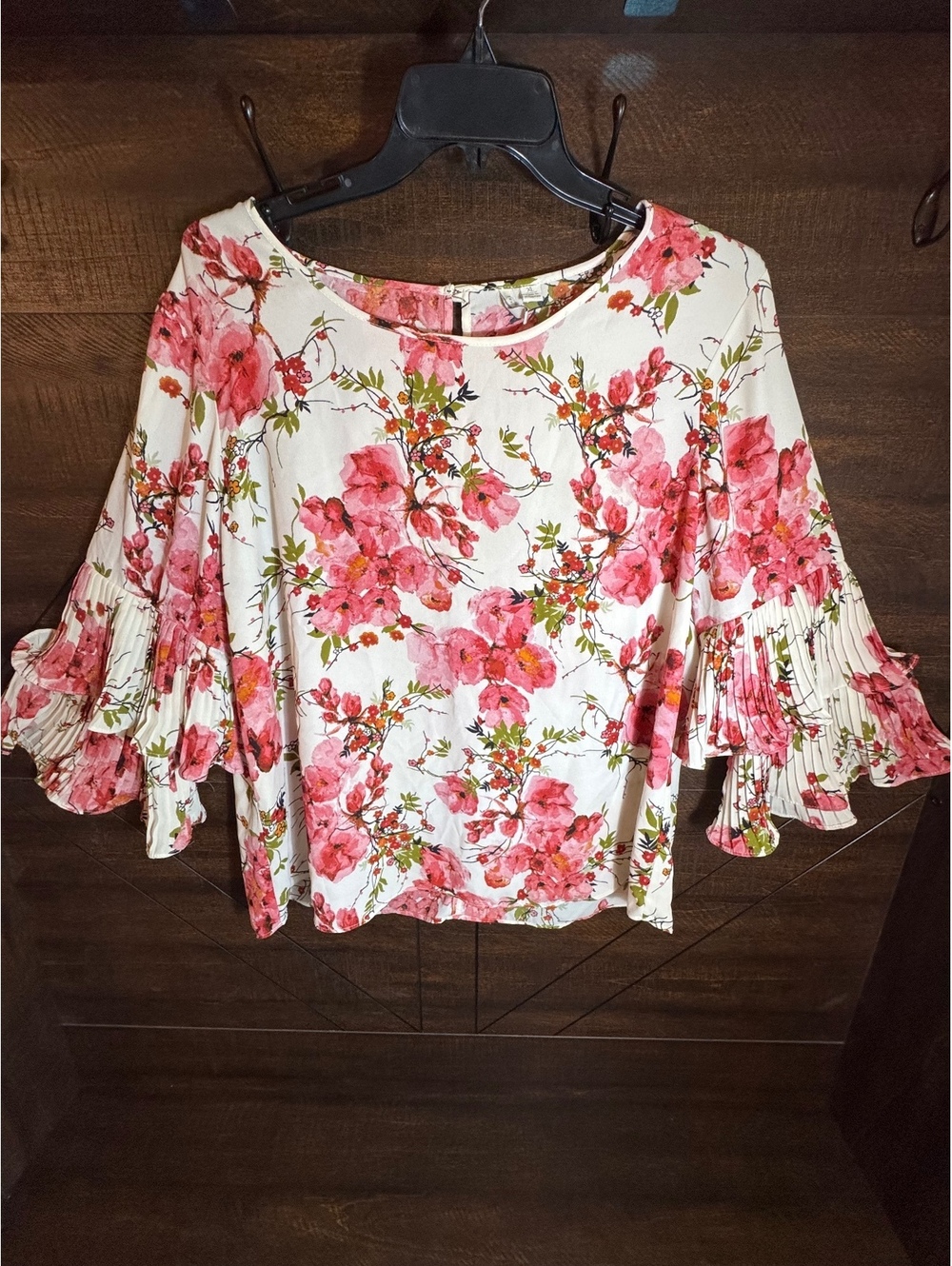 Women's XL Floral Print Blouse with Pleated Bell Sleeves - Made in Philippines